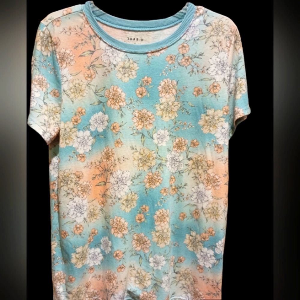 Torrid Tee Size 0X/12 NWOT